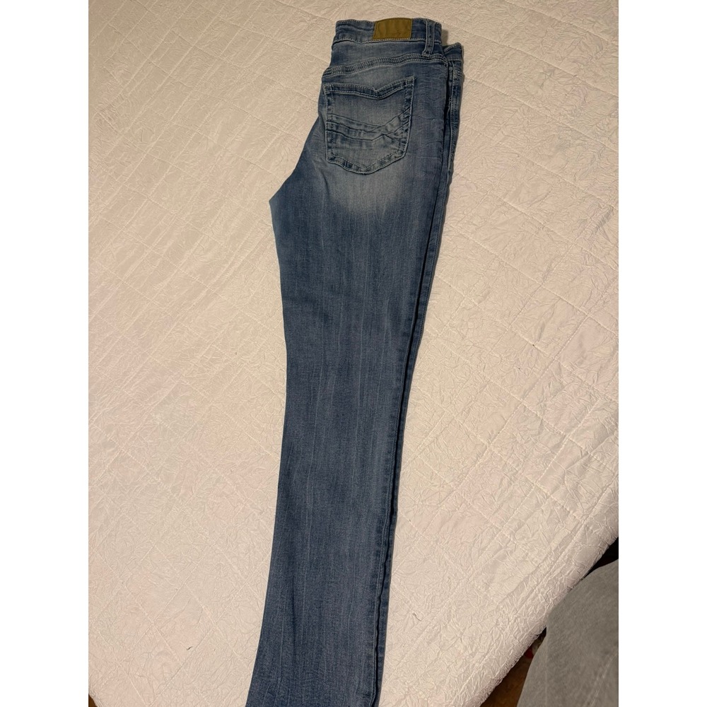 Daytrip Virgo Straight Leg Jeans Medium Wash Whiskered Denim 32R